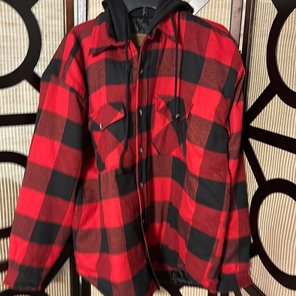 Woodland Creek Men's Quilted Flannel Jacket With Hood in Red/Black Plaid size L - Picture 1 of 11